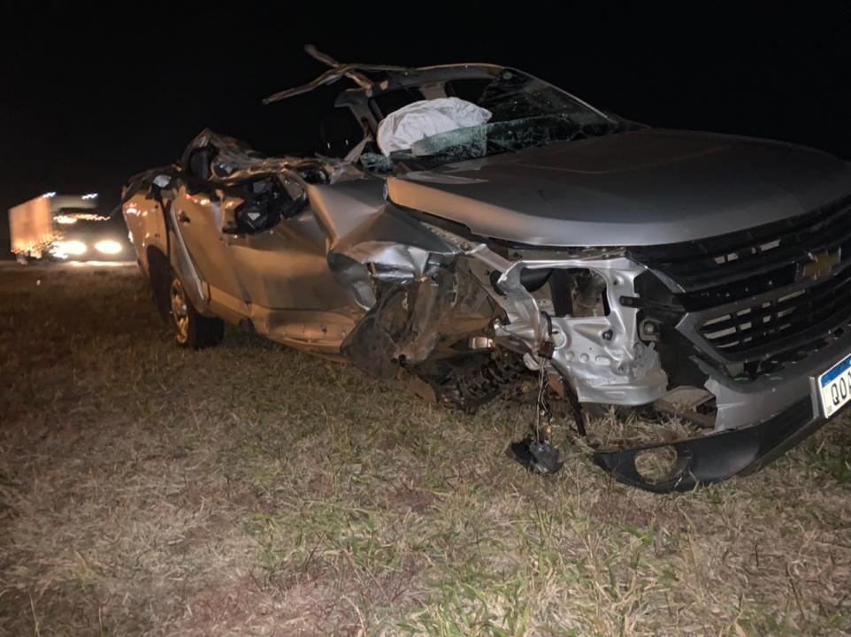 Foto 3 de 11 — Caminhonete bate na traseira de caminhão na Rodovia Washington Luís, em Araraquara